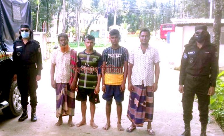 সুনামগঞ্জে ভারতীয় মদ সহ ৪ ব্যবসায়ী গ্রেফতার