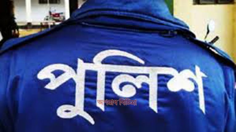 চিটাগাংরোড ট্রাফিক পুলিশবক্সে উঠছে লক্ষ টাকার মাসোয়ারা