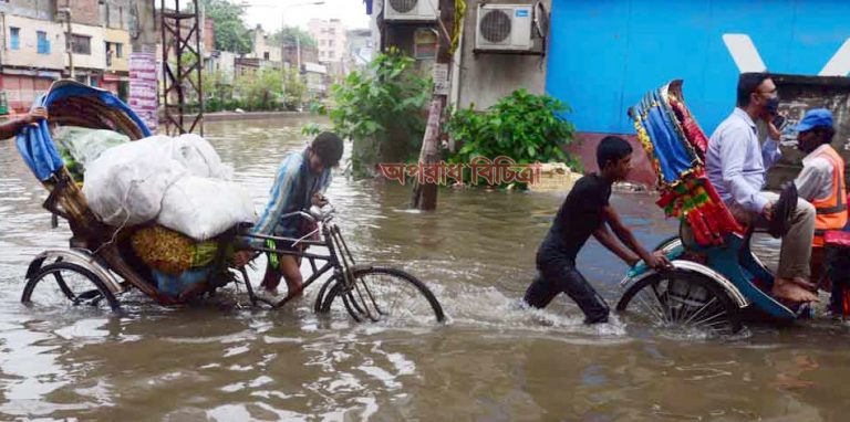 রাজধানীসহ বিভিন্ন স্থানে ভারী বর্ষণ, উত্তরায় বিদ্যুতের তার রাস্তার পানিতে পড়ে নিহত ২
