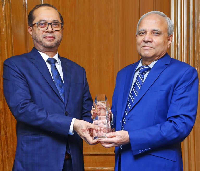 ‘বেস্ট রিটেইল ব্যাংক ইন বাংলাদেশ’ অ্যাওয়ার্ড পেলো ইসলামী ব্যাংক