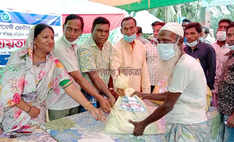 টুয়াখালীতে ইয়াসে ক্ষতিগ্রস্থ শতাধিক পরিবারের মাঝে খাদ্য সহায়তা