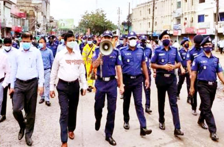 সুনামগঞ্জে যৌথ উদ্যোগে লকডাউনের অভিযান