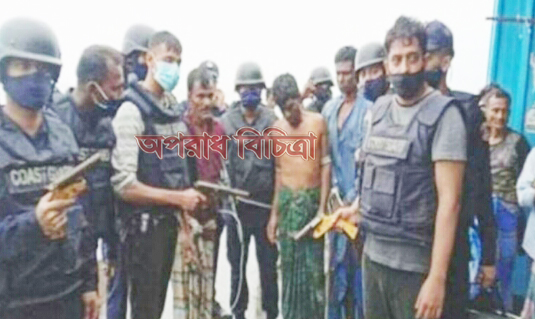 লক্ষ্মীপুরের মেঘনায় কোস্টগার্ড ও জলদস্যু গোলাগুলি, আটক ৩ জলদস্যু
