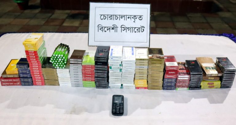 নারায়ণগঞ্জে ৩,১৩৮ পিস বিদেশী সিগারেট জব্দ :     গ্রেফতার ০২