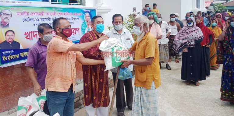 পটুয়াখালীতে ঈদুল আযহা উপলক্ষে গরীবদের মাঝে খাদ্য সামগ্রী বিতরণ