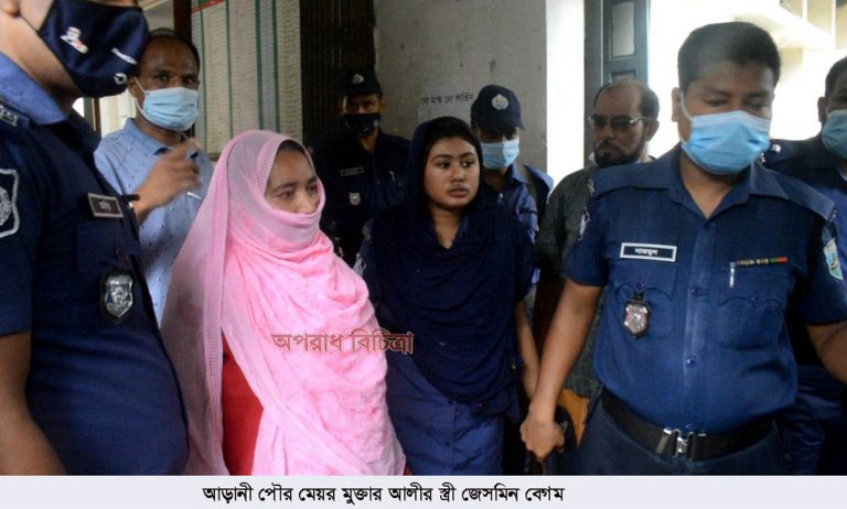 রাজশাহীর আড়ানী পৌর মেয়র মুক্তারের বাড়িতে অভিযান: কোটি টাকা, অস্ত্র, মাদক উদ্ধার স্ত্রীসহ আটক ৩