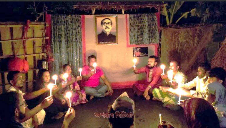 কলাপাড়ায় বাউল শিল্পীদের মোমবাতি জ্বালিয়ে ২১ আগস্টে নিহতের স্বরণ