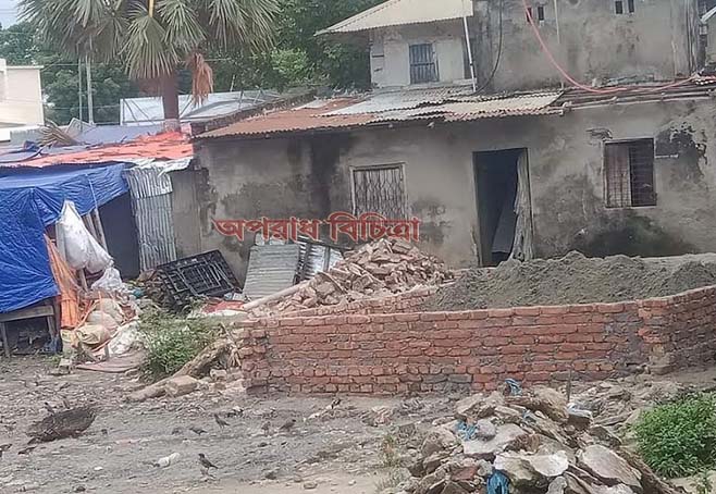 কুয়াকাটা সৈকত এলাকায় সরকারি জমিতে অবৈধ স্থাপনা নির্মাণের অভিযোগ