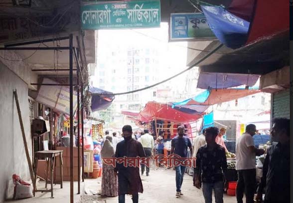সিদ্ধিরগঞ্জে তিতাসের জায়গা দখল করে দোকান নির্মাণ