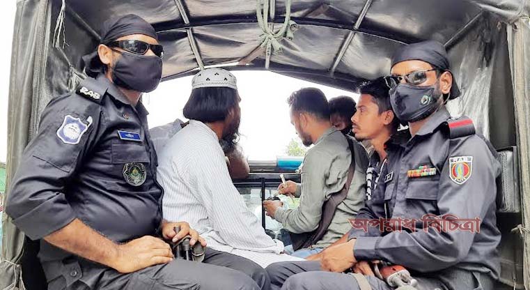 যাত্রাবাড়ী পাসপোর্ট অফিসে ১৫ দালাল আটক