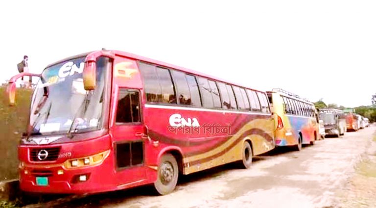 সুনামগঞ্জ-ঢাকা মহাসড়কে চাঁদাবাজি অনির্দিষ্টকালের বাস ধর্মঘট: যাত্রীদের চরম দূর্ভোগ
