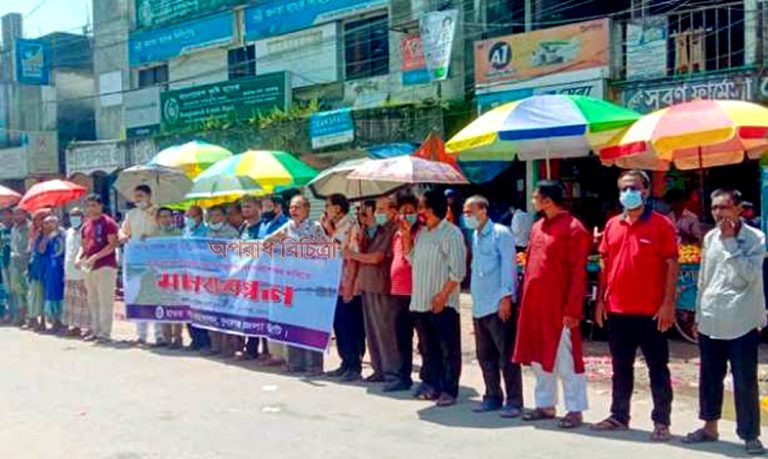 সুনামগঞ্জে ফসল রক্ষা বাঁধ নিয়ে হাওর বাঁচাও আন্দোলন কমিটির মানববন্ধন