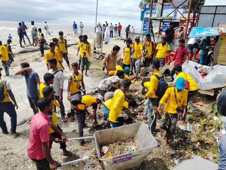 পর্যটন দিবস উপলক্ষে কুয়াকাটা সৈকতে পরিচ্ছন্নতা অভিযান