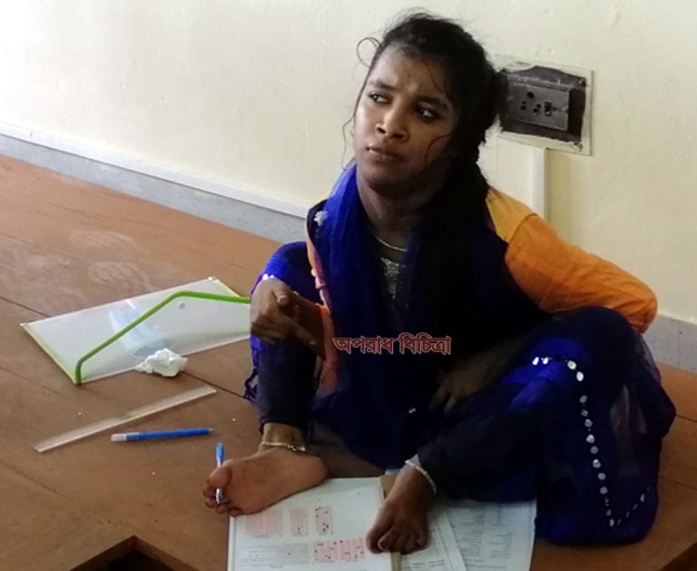 প্রতিবন্ধী শিক্ষার্থী পা দিয়ে লিখে ভর্তি পরীক্ষা দিলেন সুরাইয়া জাহান