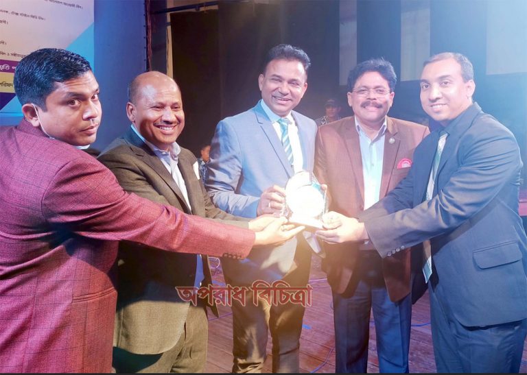 নাট্যকার হিসেবে ‘বারী সিদ্দিকী সম্মাননা-২০২০’ পেলেন জনপ্রিয় লেখক ও নাট্যকার রেজাউর রহমান রিজভী