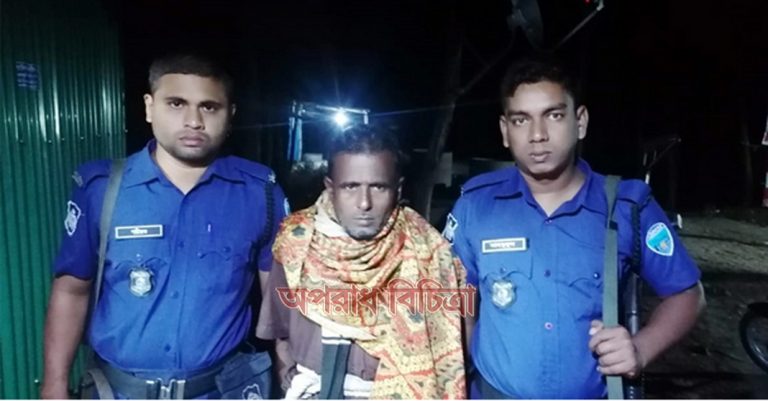 গাছ কাটা নিয়ে বিরোধে গৃহবধূকে কুপিয়ে হত্যা, আটক ১