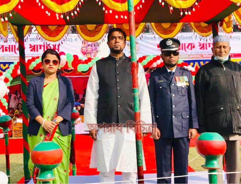 মুক্তিযোদ্ধারা ক্ষিপ্ত হয়ে অনুষ্ঠান বর্জন করে  মাঠ থেকে বেরিয়ে যাওয়ার চেস্টা