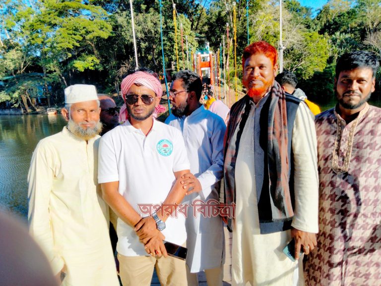মেয়র-কাউন্সিলর সহ স্টাফরা আনন্দ ভ্রমনে তালাবদ্ধ কুয়াকাটা পৌরসভা