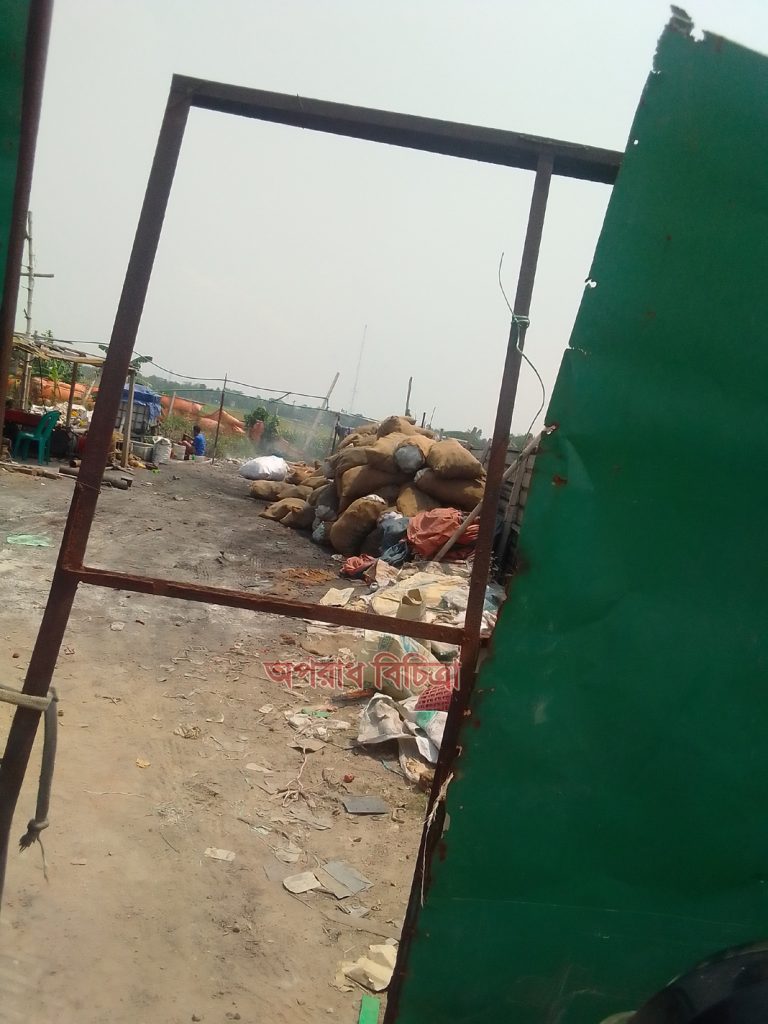 ধামরাইয়েভাঙ্গারি ব্যবসার আড়ালেঅপরাধী চক্রবেপরোয়া