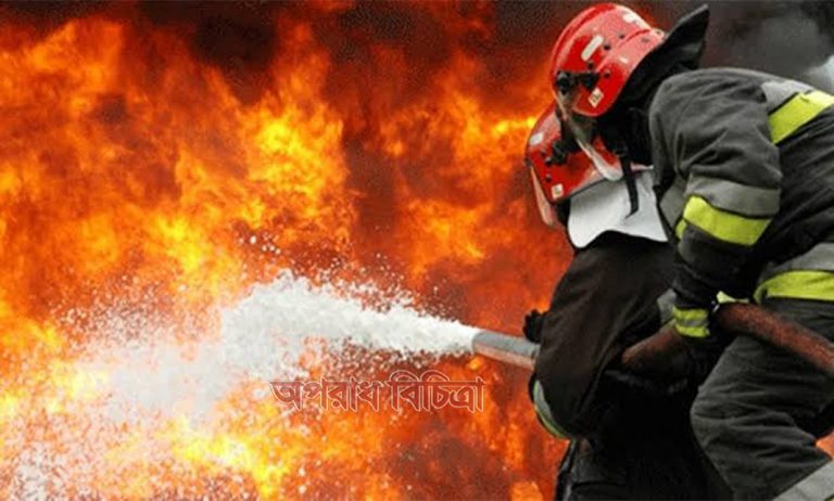 রাজধানীর বাংলামোটরে আগুন, নিয়ন্ত্রণে ৪টি ইউনিট