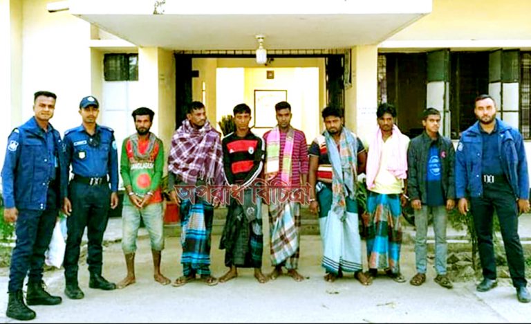 সুনামগঞ্জ সীমান্তে চোরাচালান বাণিজ্য জমজমাট ১১ চোরাকারবারী গ্রেফতার