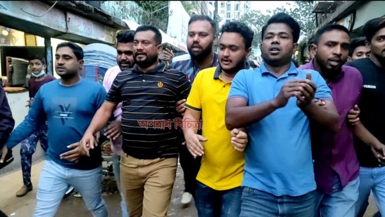 হিজড়াদের পাল্টাপাল্টি সংঘর্ষের তথ্য দিতে নারাজ ওসি !