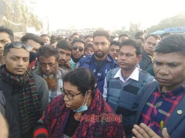 বাকেরগঞ্জে বাস চাপায় একজন আছলাম নামের পথচারী নিহত