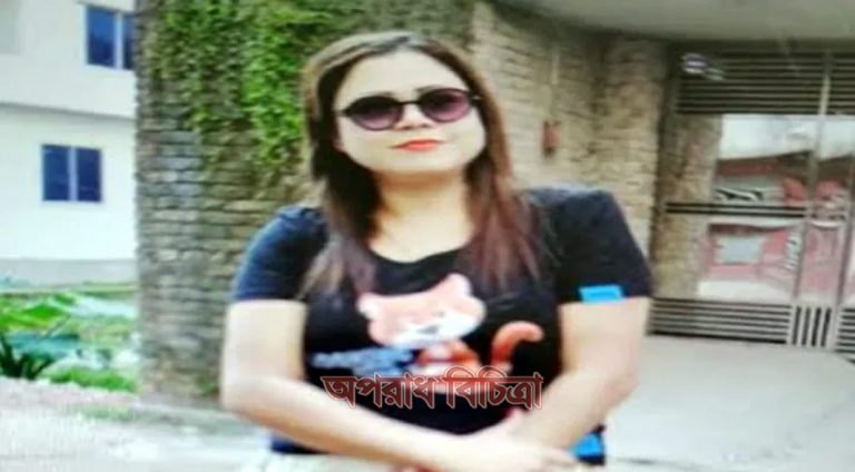 এক পুলিশ পরিদর্শকের স্ত্রী বিরুদ্ধে প্রেমের ফাদে ফেলে টার্গেট করা মানুষেদের জিম্মি করে অর্থ আত্নসাতের ঘটনায় স্ত্রীকে গ্রেফতার করেছেন পুলিশ।