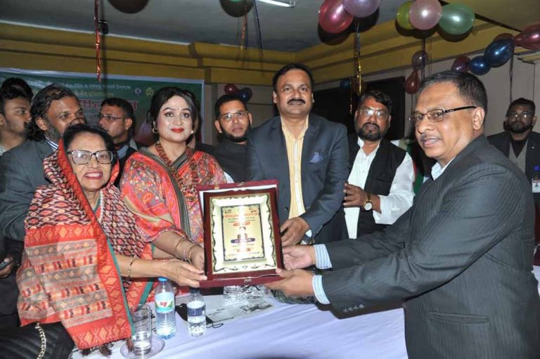 ১২ জন মুক্তিযোদ্ধা ও ১২ জন বিশেষ অবদানে সম্মাননা প্রদান করলেন মুক্তিযুদ্ধ প্রজন্মলীগের পক্ষে লিপি ওসমমান