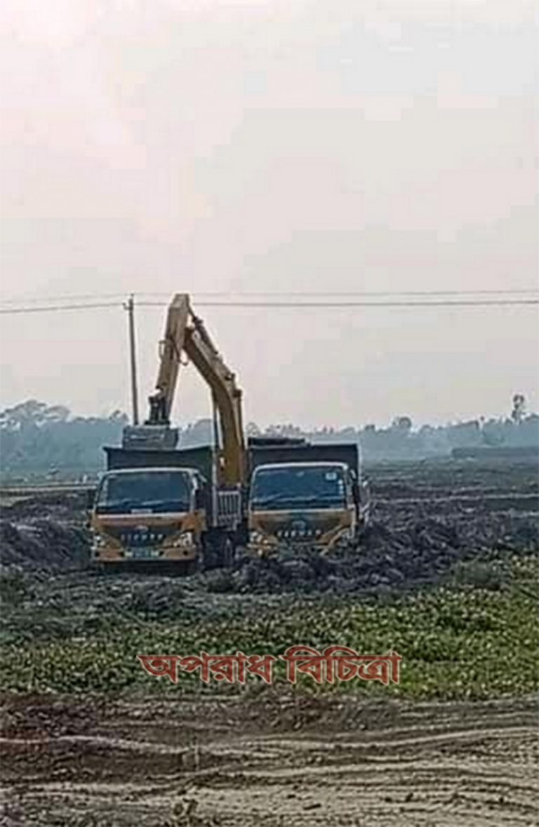 ধামরাইয়ে  সরকারি অর্পিত জমির মাটি ভেকু দিয়ে কেটে অবাধে বিক্রি : প্রশাসন নিরব