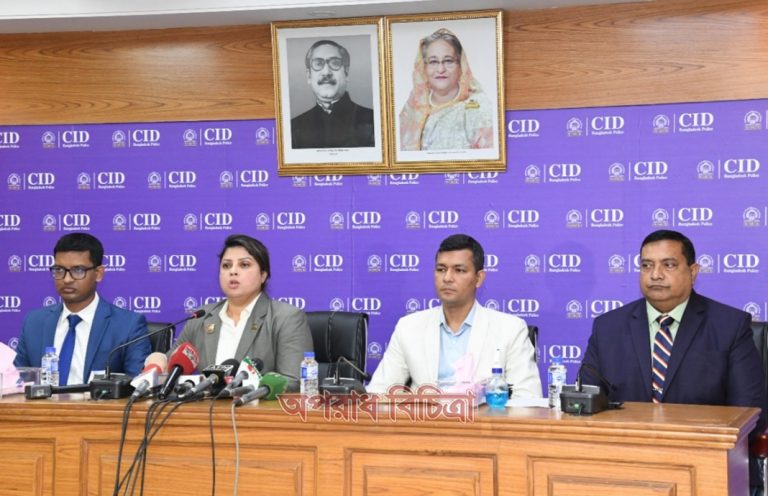 ফার্মেসীতে প্রবাসীর স্ত্রীর ৬ টুকরা লাশ, রহস্যের জট উন্মোচনে সিআইডি