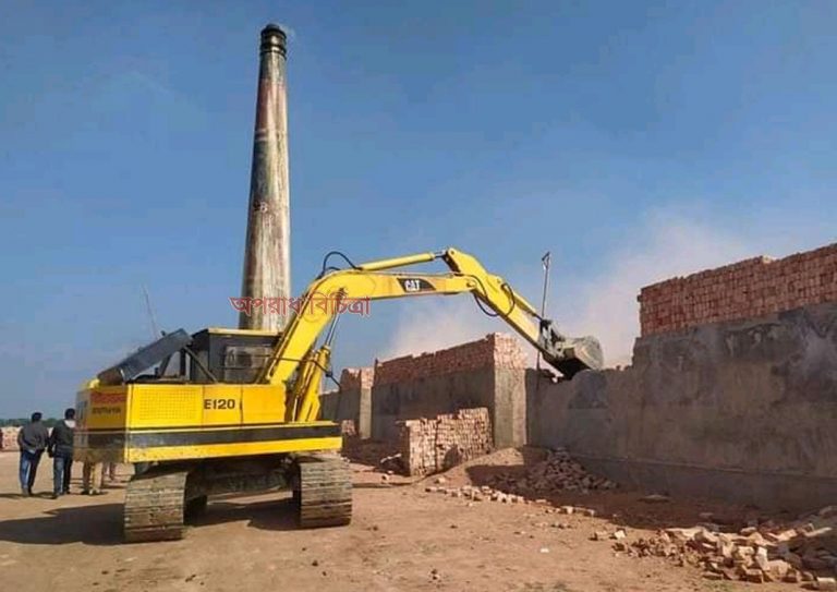 ধামরাইয়ে ভ্রাম্যমান আদালতে দুই ইটভাটা কে ৪ লাখ টাকা জরিমানা