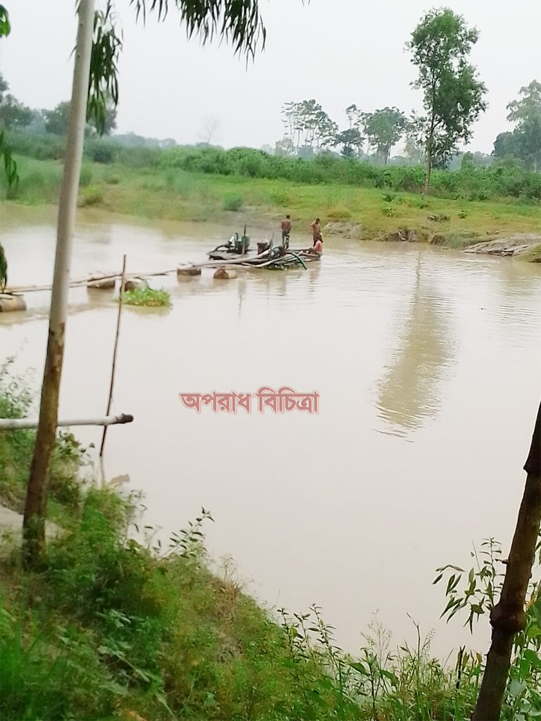 ধামরাইয়ে বংশী নদীতে ড্রেজার বসিয়ে বালু লুট পাট : প্রশাসন নিরব