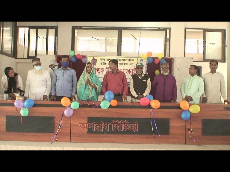 কবি আশরাফ উজ্জামান রচিত রৌমারীতে সংকেত’ কাব্যগ্রন্থে মোড়ক উম্মোচন