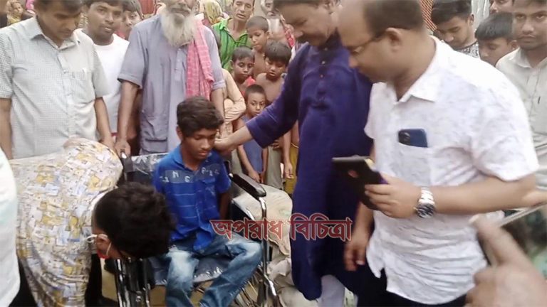 দুখুর পাশে দাড়ালো উপজেলা প্রশাসন