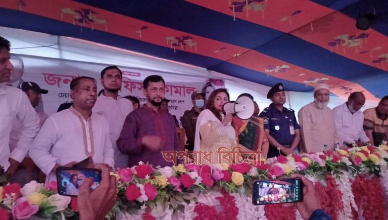 শরীফপুর ডিগ্রি কলেজের নবীনবরণ অনুষ্ঠানের প্রধান অতিথি….. নাফিসা কামাল
