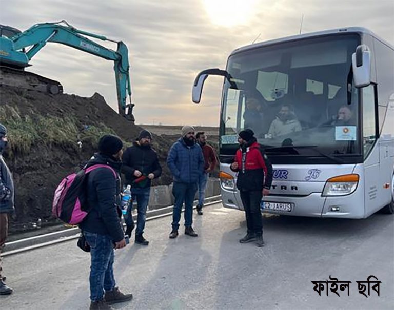 বাংলাদেশিদের জন্য ইউক্রেন-পোল্যান্ড সীমান্তে বাসের ব্যবস্থা