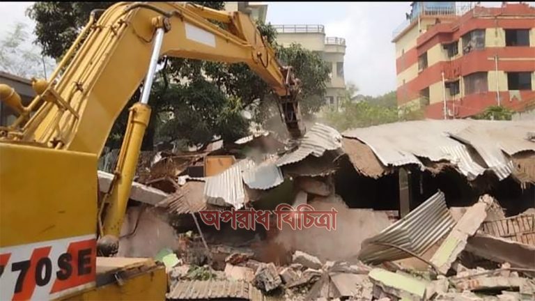 সাভারের পৌর এলাকার ব্যাংক কলোনীতে পানি উন্নয়ন বোর্ডের বেদখলকৃত সম্পত্তিতে উচ্ছেদ অভিযান