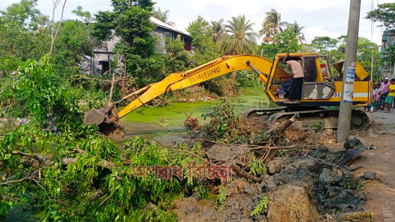 ৪০ বছর পর দখলমুক্ত করলেন উপজেলা প্রশাসন