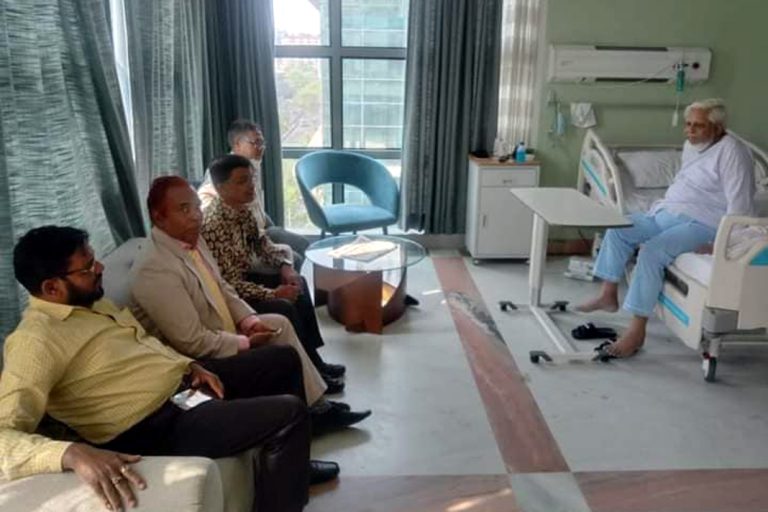 প্রেস কাউন্সিল চেয়ারম্যান বিচারপতি নিজামুল হক নাসিম কে দেখতে হাসপাতালে এফবিজেও’র নেতৃবৃন্দগণ