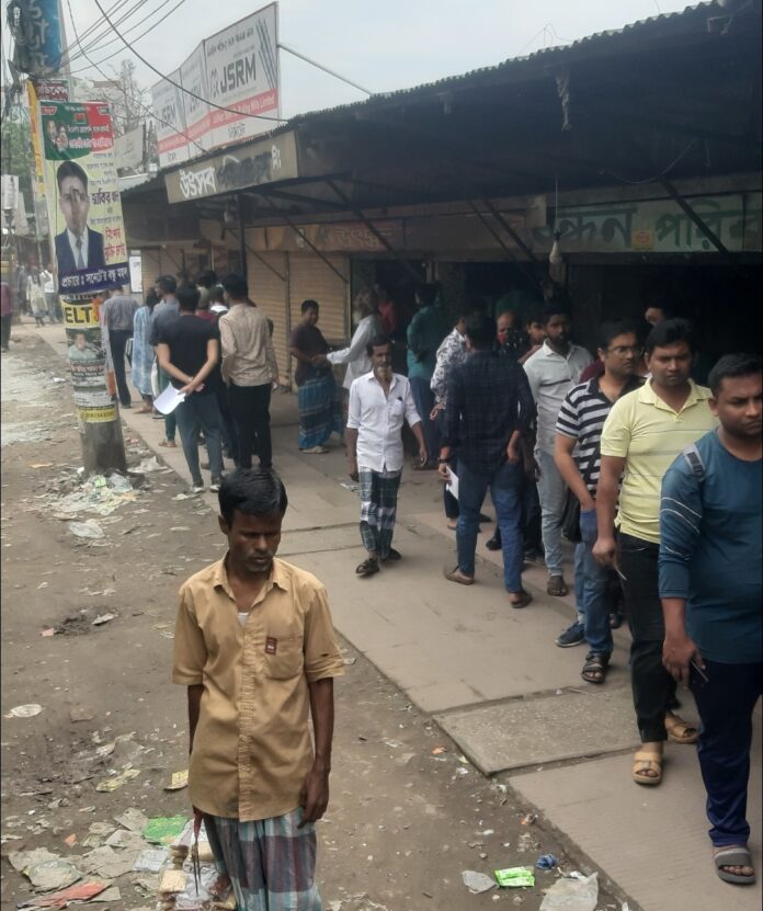 চাষাড়া লিংক রোড বাস কাউন্টারে যাত্রী হয়রানি