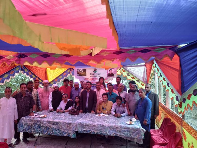 কুমিল্লার চৌদ্দগ্রাম এইচ জে পাইলট উচ্চ বিদ্যালয়ের এসএসসি ব্যাচ-১৯৯০ বন্ধুদের মিলনমেলা অনুষ্ঠিত হয়েছে। &nbsp;এ উপলক্ষে মঙ্গলবার(২১ ফেব্রুয়ারি) উপজেলার ঘোলপাশা ইউনিয়নের কোমাল্লা গ্রামের বিশিষ্ট ব্যবসায়ী আশ্রাফুল ইসলাম ইমরানের বাড়িতে আয়োজিত অনুষ্ঠানে