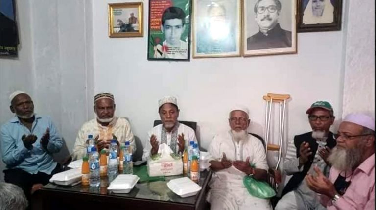 লালমাইয়ে বাংলাদেশ মুক্তিযোদ্ধা ও মুক্তিযোদ্ধা সংসদ কমান্ড এর উদ‍্যোগে ইফতার ও দোয়া মাহফিল অনুষ্ঠিত￼
