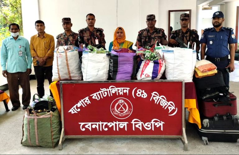 খুলনা-কোলকাতা ‘বন্ধন এক্সপ্রেস’ ট্রেনে যৌথ বাহিনীর অভিযানে বিদেশী মদসহ বিপুল পরিমাণ ভারতীয় পণ্য জব্দ