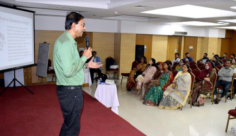 মাদক নির্ভরশীলদের প্রতি অবহেলা নয়, সহযোগিতা প্রয়োজন￼
