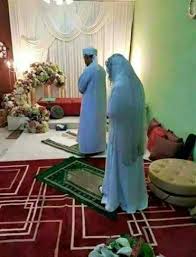 পুরুষ ও মহিলা উভয়সহ সালাত আদায় করা