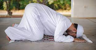 যুহর বা আসরের দুই রাকা‘আতে সালাম করে ফেললে