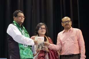 কলকাতায় অনুষ্ঠিত আন্তর্জাতিক নজরুল উৎসবে সম্মানিত হলেন দেশ-বিদেশের কবি সাহিত্যিকরা