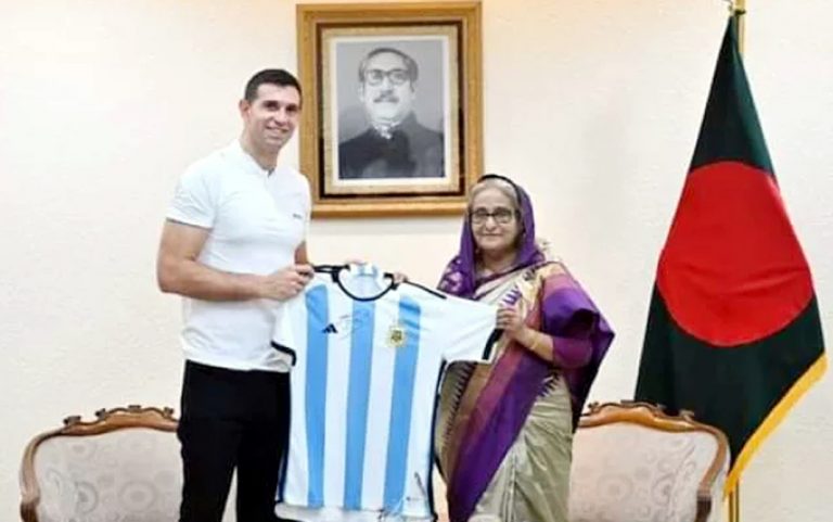 বাংলাদেশে হৃদয়ের একটি অংশ এদেশে রেখে যাচ্ছি