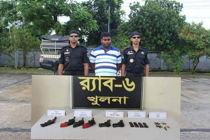 সীমান্তের দক্ষিণ-পশ্চিম অঞ্চলের চোরাচালানী গডফাদার নাসির গ্রেফতার 